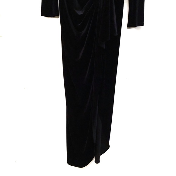 Vintage Black Velvet Evening Dress with Brooch - Picture 4 of 5